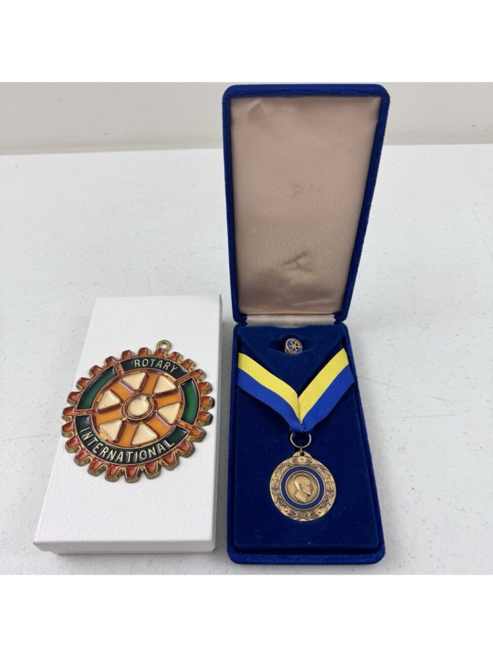Vintg Paul Harris Fellow Rotary Foundation Medal & Pin in Orig Velvet Case +